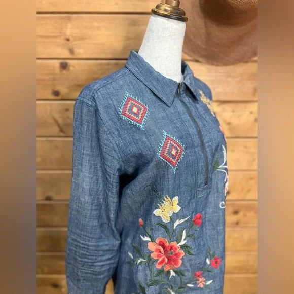 Johnny Was Zipup Shirt Tunic Denim Blue Embroidered Floral Horse Equine Medium - Picture 5 of 12